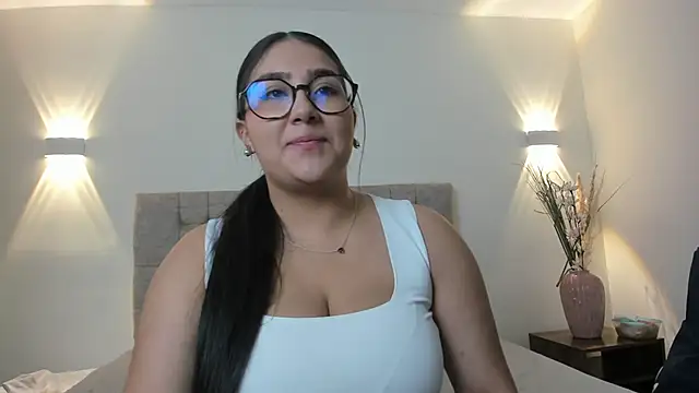 Elisa n Emma online show from 05-12-26, 05:08