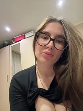 Snapshot of Lindasix chatting on 04-17-26, 05:16 Lindasix online show from 04-17-26, 05:16