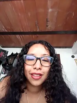 Snapshot of Wolfamara chatting on 04-30-26, 08:57 Wolfamara online show from 04-30-26, 08:57