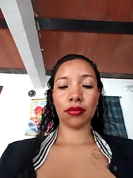 Snapshot of Wolfamara chatting on 04-22-26, 01:18 Wolfamara online show from 04-22-26, 01:18