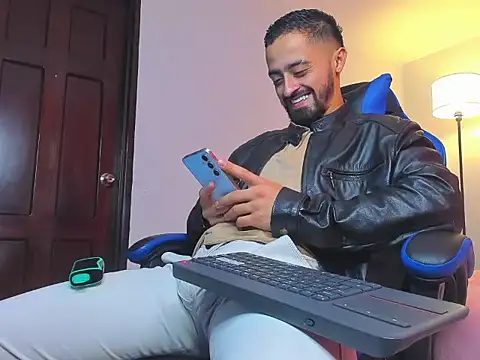 Snapshot of David_Onfire chatting on 05-01-26, 04:50 David Onfire online show from 05-01-26, 04:50