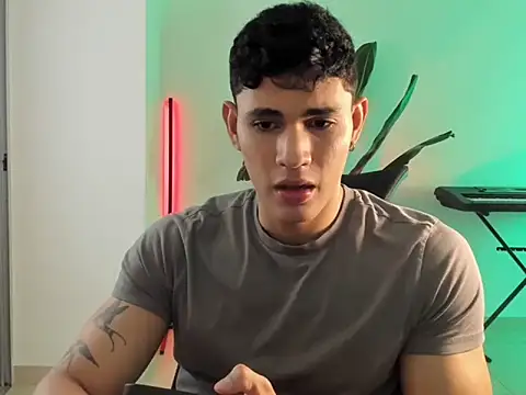 Snapshot of Massimo_Rinaldi chatting on 04-10-26, 03:35 Massimo Rinaldi online show from 04-10-26, 03:35