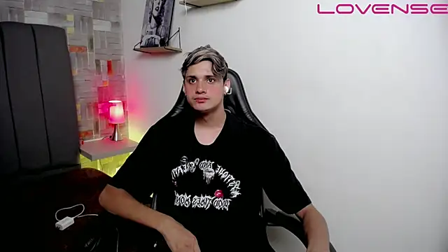 flaquito    online show from 04-15-26, 08:42