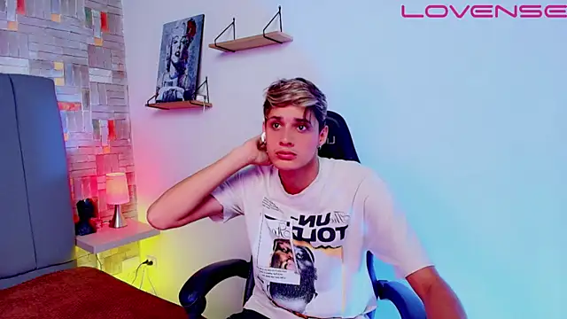 flaquito    online show from 04-10-26, 08:27