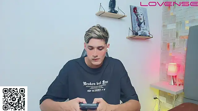 flaquito    online show from 05-12-26, 08:26