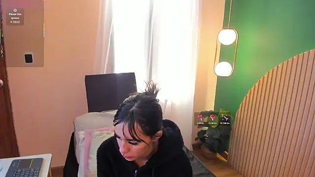 Alicecoule  online show from 06-19-26, 11:49