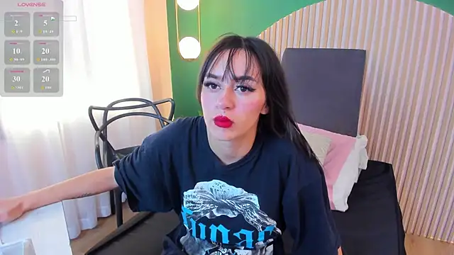 Alicecoule  online show from 06-22-26, 11:40