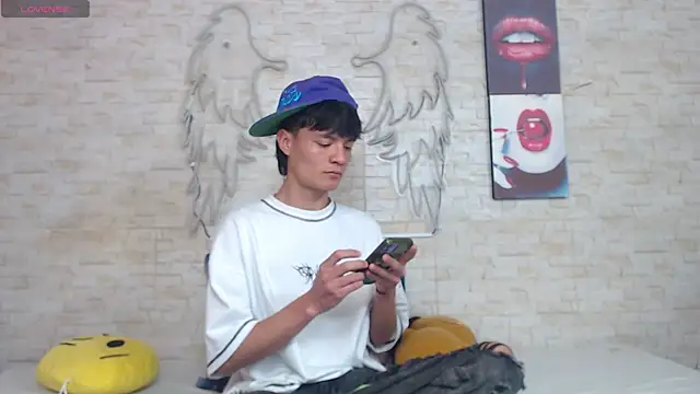 Alex latino  online show from 04-06-26, 10:44