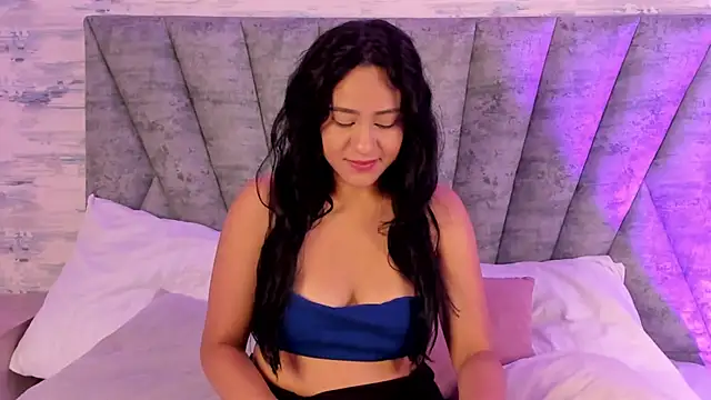 Snapshot of Shashadeluxe chatting on 05-02-26, 12:32 Shashadeluxe online show from 05-02-26, 12:32