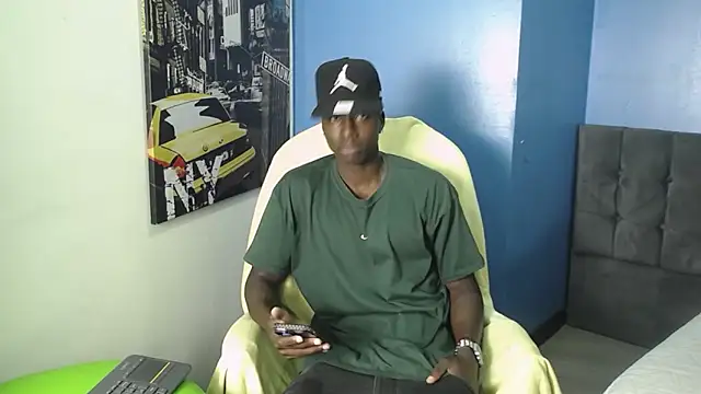 Snapshot of JeanDantte chatting on 06-19-26, 08:25 JeanDantte online show from 06-19-26, 08:25