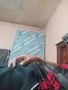 Snapshot of Alcon347 chatting on 04-05-26, 04:35 Alcon347 online show from 04-05-26, 04:35