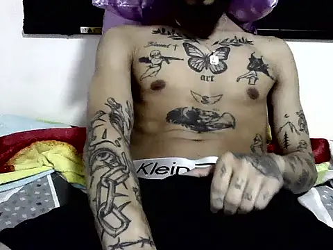 Snapshot of Ssanndro chatting on 04-03-26, 10:49 Ssanndro online show from 04-03-26, 10:49