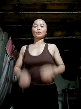 Snapshot of Tieuvy122 chatting on 05-13-26, 11:23 Tieuvy122 online show from 05-13-26, 11:23