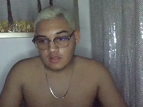 Snapshot of boyhot07 chatting on 04-02-26, 06:20 boyhot07 online show from 04-02-26, 06:20