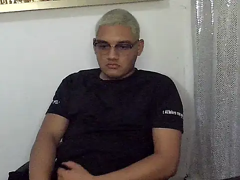 Snapshot of boyhot07 chatting on 04-03-26, 04:19 boyhot07 online show from 04-03-26, 04:19