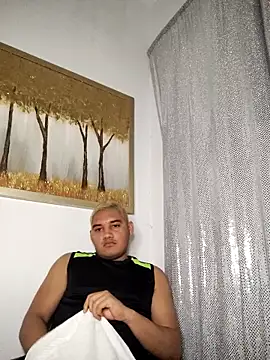 Snapshot of boyhot07 chatting on 04-04-26, 06:53 boyhot07 online show from 04-04-26, 06:53