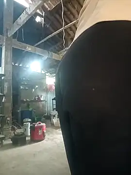 Snapshot of Baohong11 chatting on 04-04-26, 03:35 Baohong11 online show from 04-04-26, 03:35