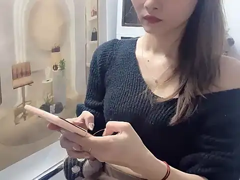    Nami    online show from 04-17-26, 01:36