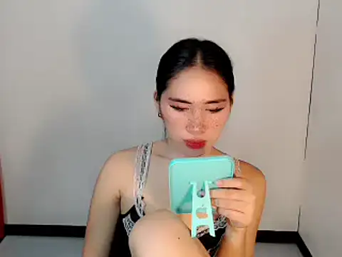 urasiankylie online show from 04-25-26, 08:50