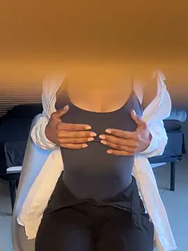 latinacaro- online show from 04-23-26, 07:59