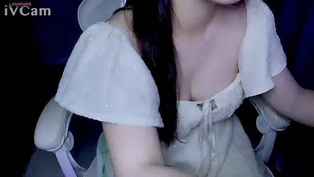 Milk xoxo online show from 04-10-26, 07:32