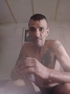 Snapshot of Guillelp chatting on 05-06-26, 04:44 Guillelp online show from 05-06-26, 04:44