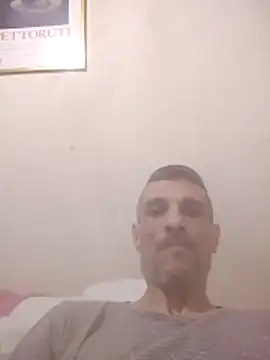 Snapshot of Guillelp chatting on 06-11-26, 12:32 Guillelp online show from 06-11-26, 12:32