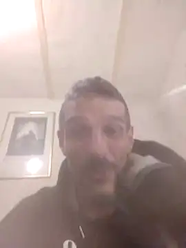 Snapshot of Guillelp chatting on 05-23-26, 04:00 Guillelp online show from 05-23-26, 04:00