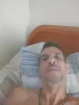 Snapshot of Guillelp chatting on 04-27-26, 03:32 Guillelp online show from 04-27-26, 03:32