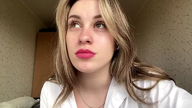 Snapshot of SpringSummers chatting on 04-04-26, 07:15 SpringSummers online show from 04-04-26, 07:15