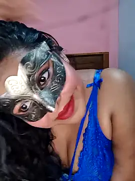 Maskedcurves online show from 04-12-26, 03:04