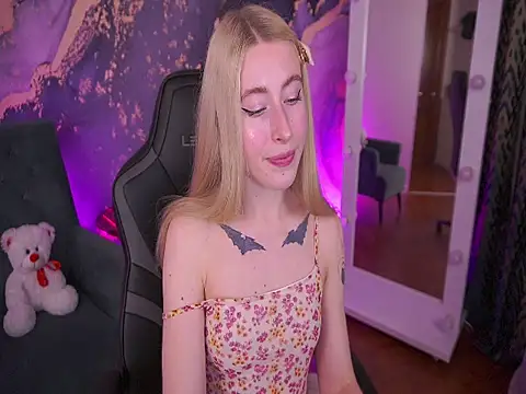 MelaniiePlay online show from 04-22-26, 12:56