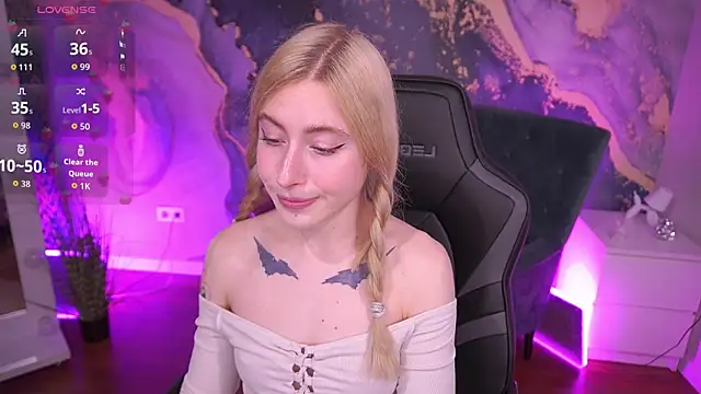 MelaniiePlay online show from 04-20-26, 01:13