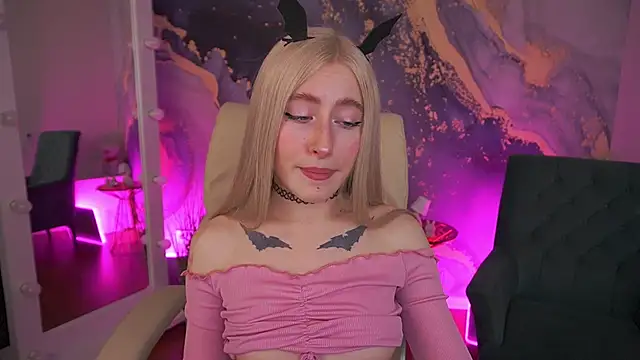 MelaniiePlay online show from 05-05-26, 01:25