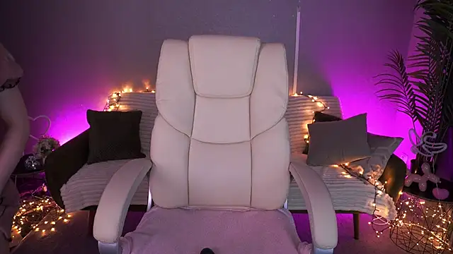 MelaniiePlay online show from 05-26-26, 02:04