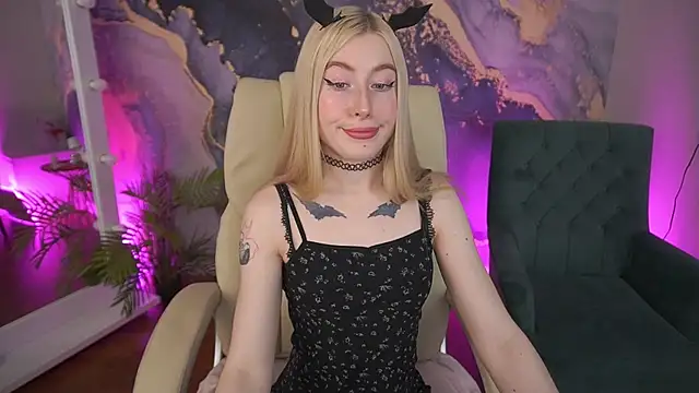 MelaniiePlay online show from 05-25-26, 01:21