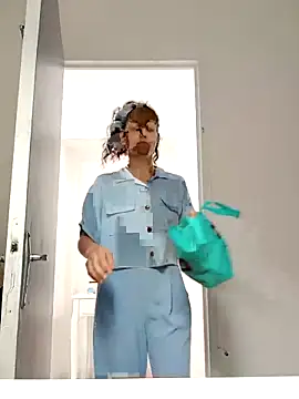 Lolaa92i online show from 04-09-26, 07:47