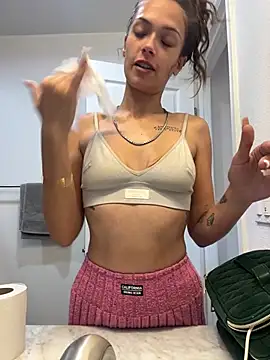 Snapshot of AliciaDx chatting on 04-03-26, 08:37 AliciaDx online show from 04-03-26, 08:37