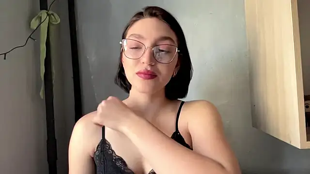 Snapshot of SinfulStarlight chatting on 04-04-26, 05:25 SinfulStarlight online show from 04-04-26, 05:25