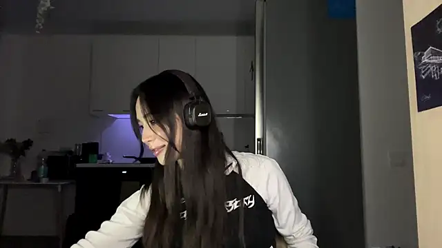 Snapshot of Elizabetswan chatting on 04-05-26, 07:31 Elizabetswan online show from 04-05-26, 07:31