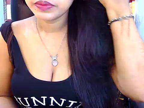 Noor Zarin online show from 04-26-26, 04:32