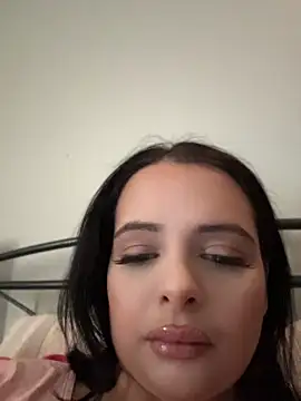 MiaKittyx0 online show from 08-03-26, 10:54