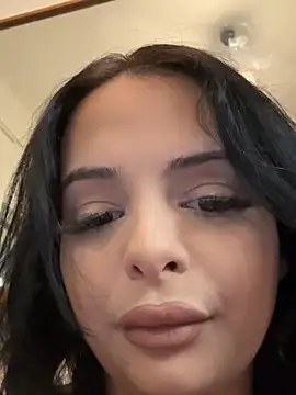MiaKittyx0 online show from 07-27-26, 06:04