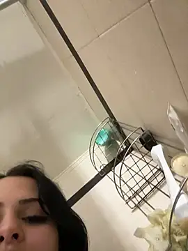 MiaKittyx0 online show from 07-09-26, 12:33