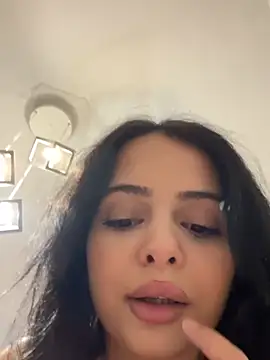 MiaKittyx0 online show from 06-04-26, 05:28