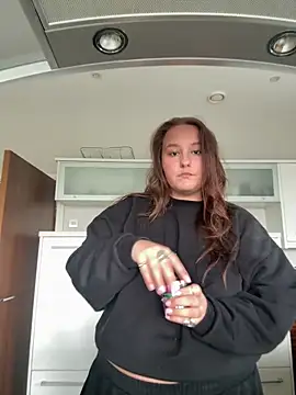 Hollpopss online show from 04-17-26, 01:36