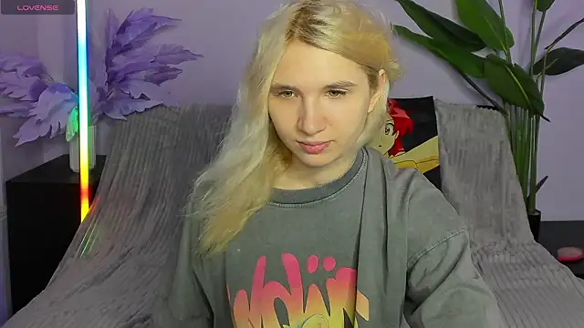 Kitty Blondie online show from 04-06-26, 02:29