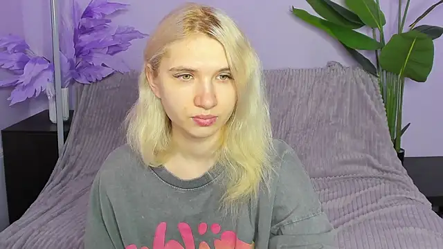 Kitty Blondie online show from 04-07-26, 04:14