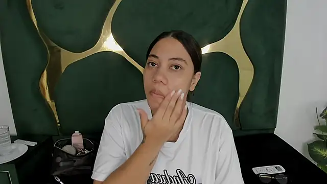 Daphne cuteht online show from 05-23-26, 08:41