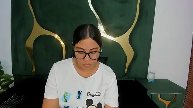 Daphne cuteht online show from 05-08-26, 07:50